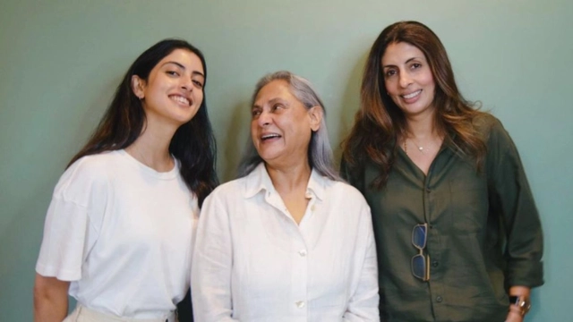 will-navya-naveli-nanda-make-her-bollywood-debut-mother-shweta-bachchan-clears-the-air-way-to-go